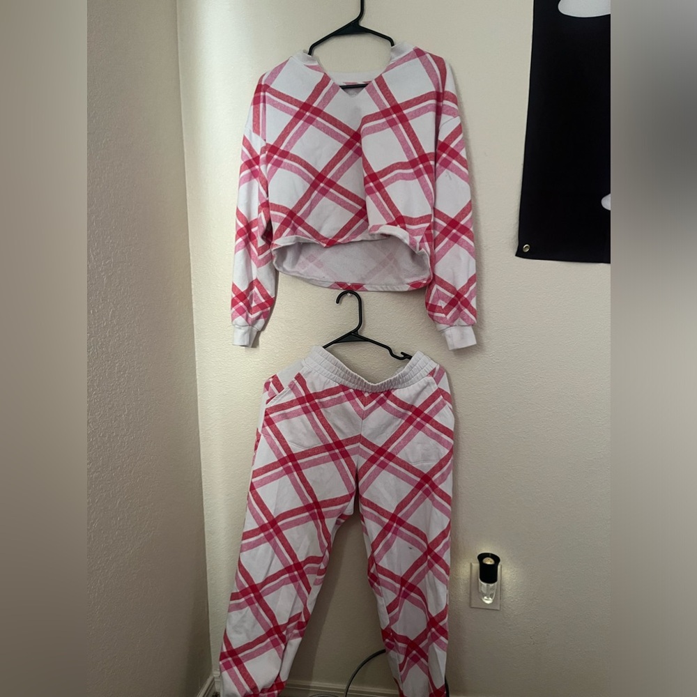 This is a two piece set from target the top is a xs and the bottoms are small